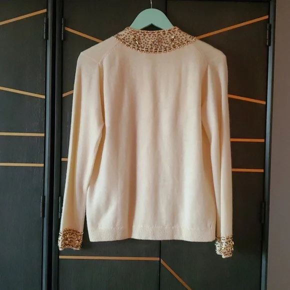 Sweater - Picture 4 of 4